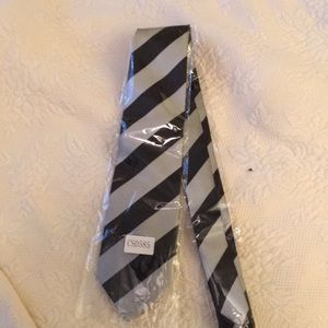💫REDUCED💫Tie in black and silver